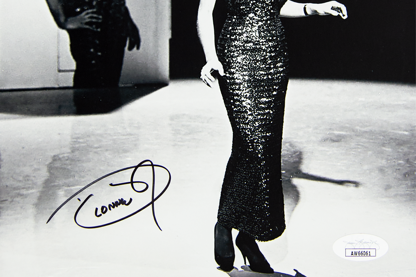 Dionne Warwick Autographed 8x10 Photo