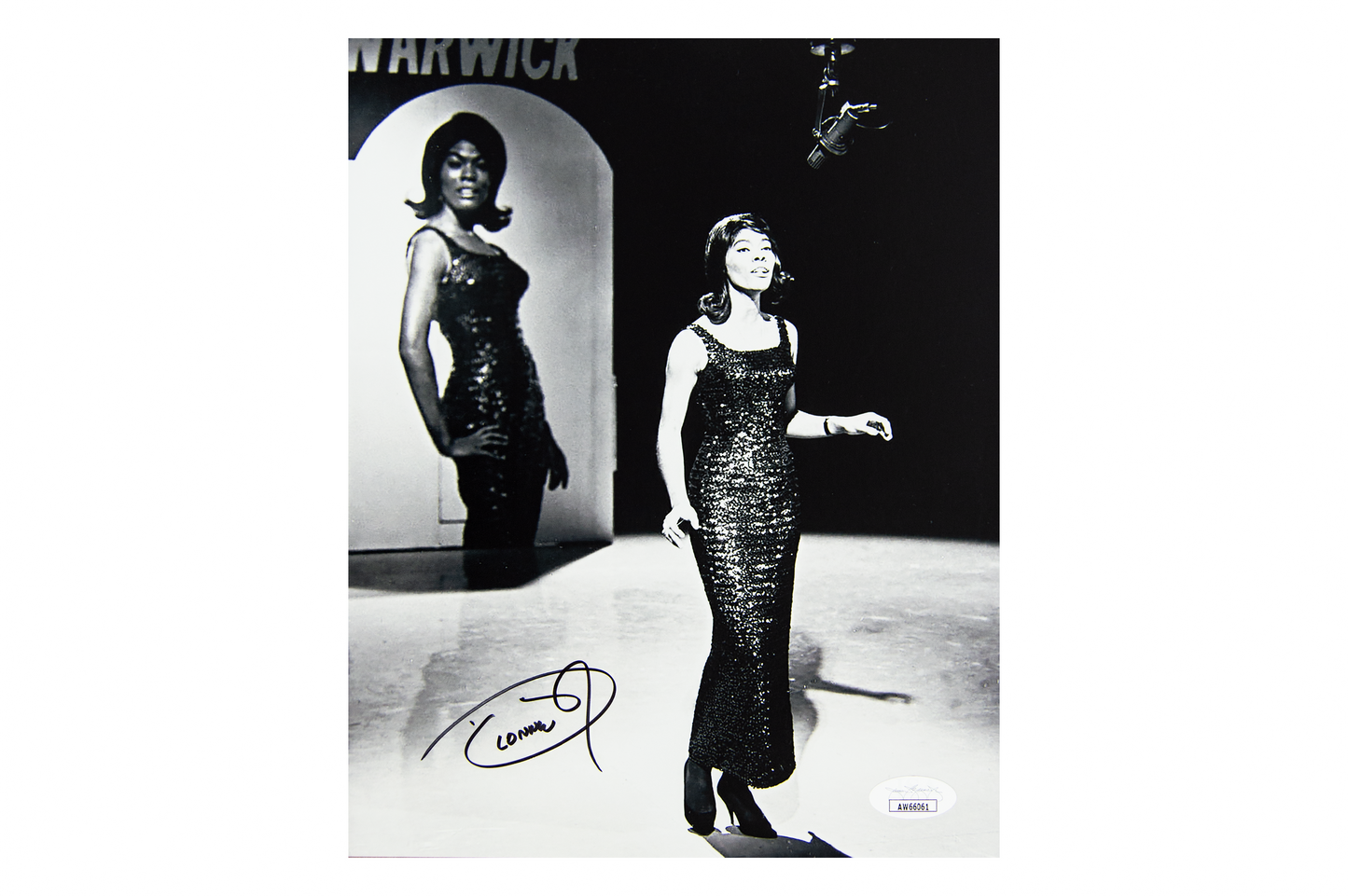 Dionne Warwick Autographed 8x10 Photo