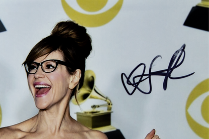 Lisa Loeb Autographed 8x10 Photo