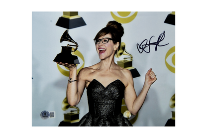 Lisa Loeb Autographed 8x10 Photo